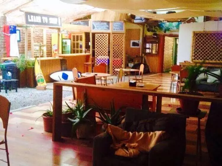 簡易ホテル Arica Surf House
