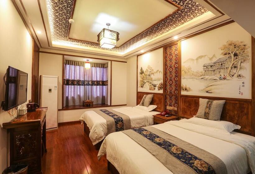 Hostal Tusi Courtyard