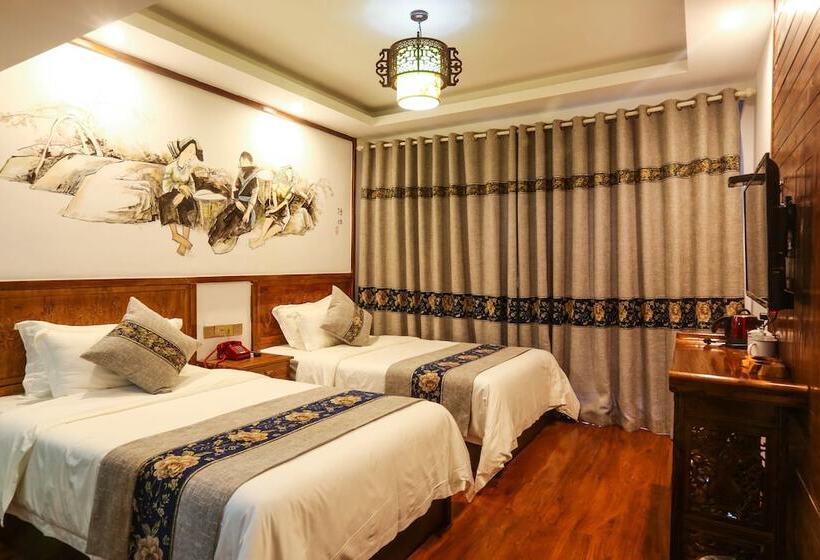 Hostal Tusi Courtyard