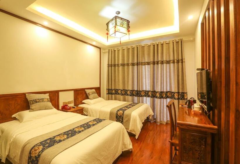 Hostal Tusi Courtyard