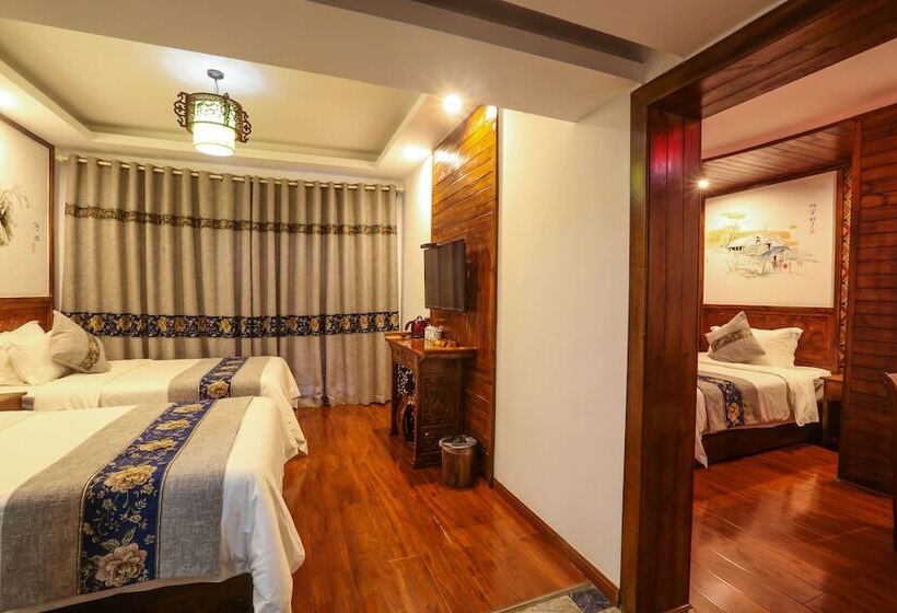 Hostal Tusi Courtyard