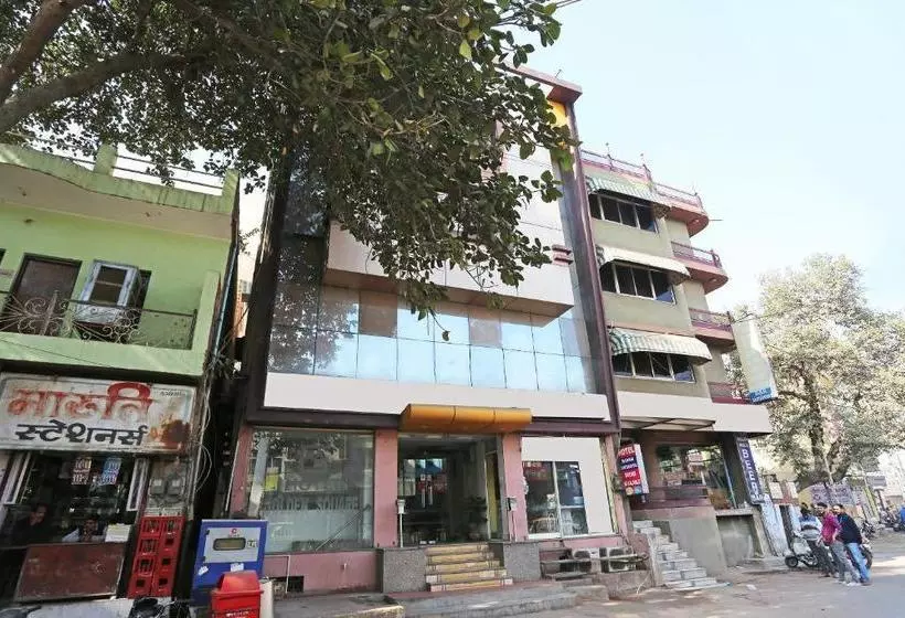 Hotelli Golden Square By Oyo Rooms