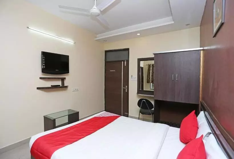 Hotelli Golden Square By Oyo Rooms