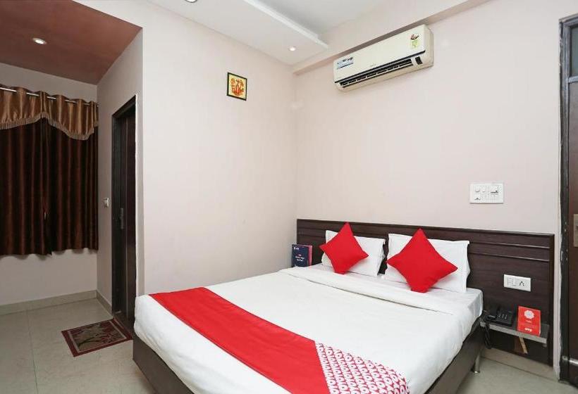 ホテル Golden Square By Oyo Rooms