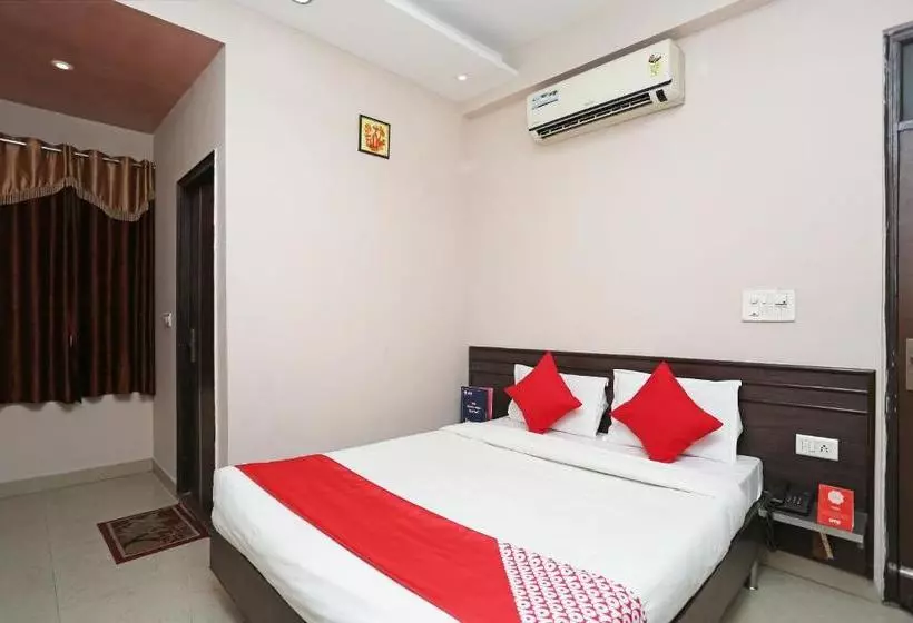 Hotelli Golden Square By Oyo Rooms