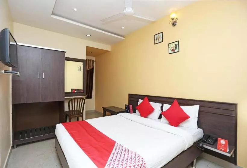 Hotelli Golden Square By Oyo Rooms