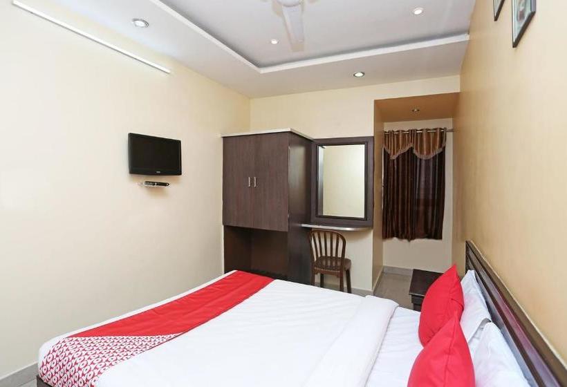 ホテル Golden Square By Oyo Rooms