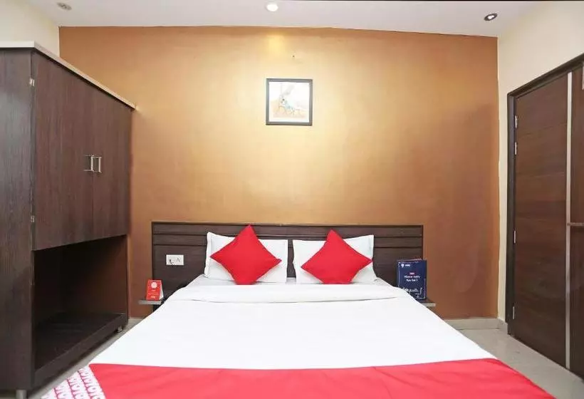 Hotelli Golden Square By Oyo Rooms