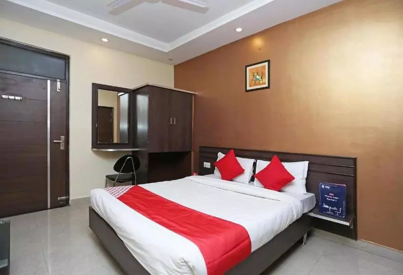 Hotelli Golden Square By Oyo Rooms