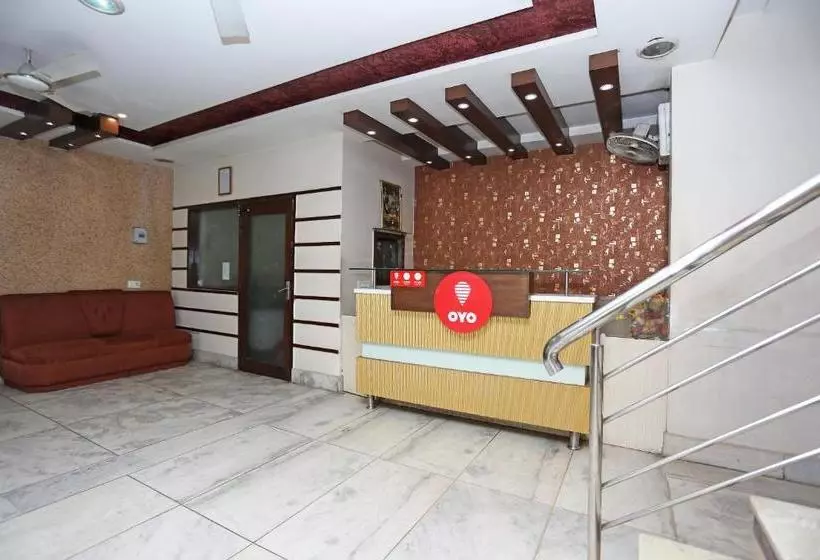 Hotelli Golden Square By Oyo Rooms