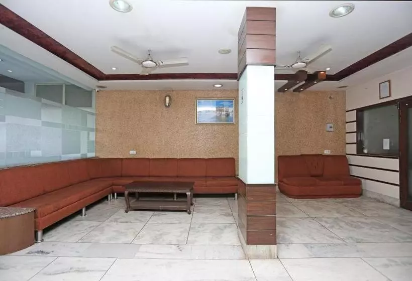 Hotelli Golden Square By Oyo Rooms