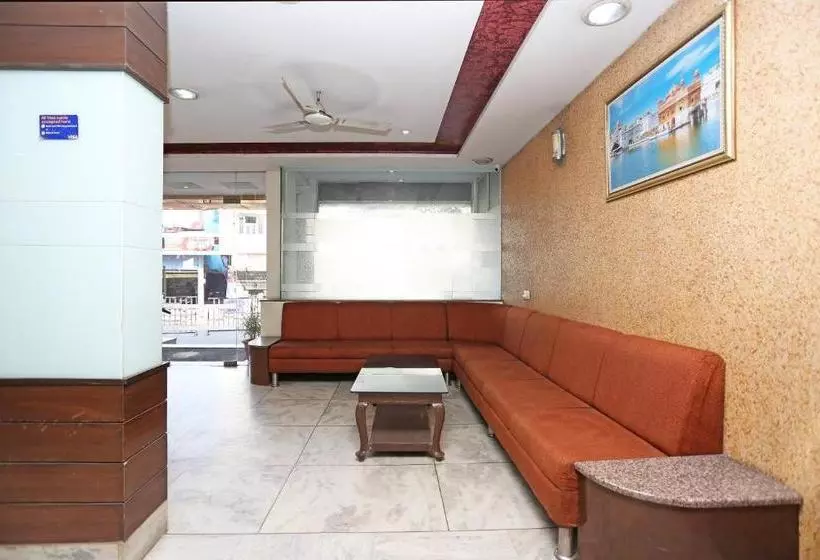 Hotelli Golden Square By Oyo Rooms