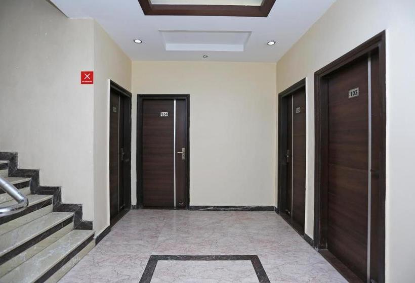 ホテル Golden Square By Oyo Rooms