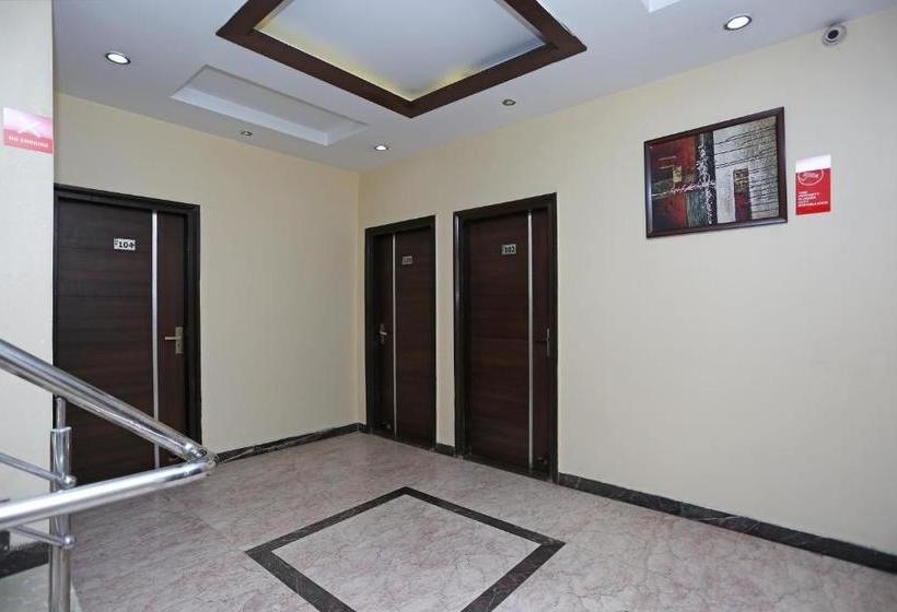 ホテル Golden Square By Oyo Rooms