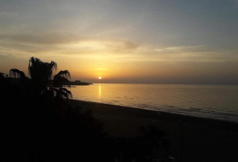 בית מלון כפרי Has