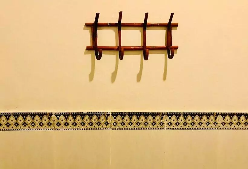 هتل Lakshmi Bungalow