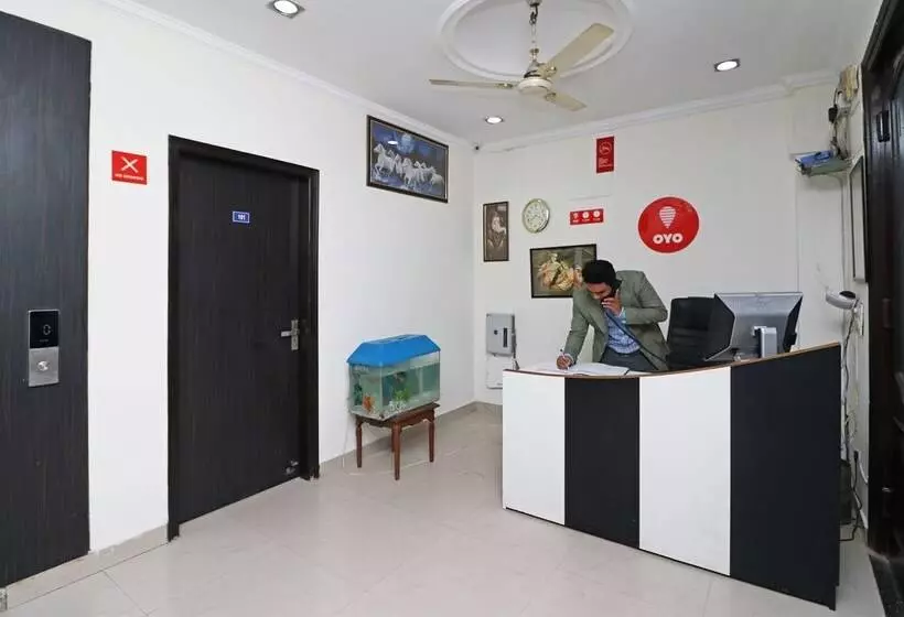 ホテル Oyo 10878 Unitech Cyber Park