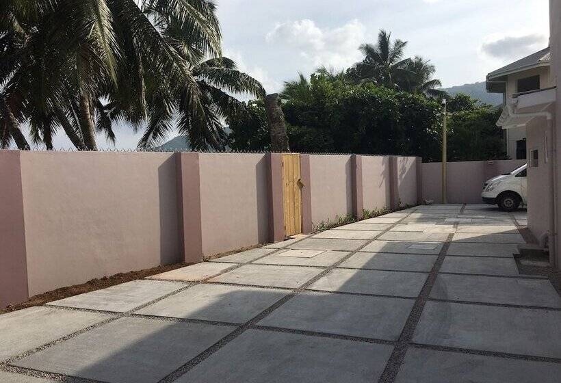 Shanaz Beachside Retreat