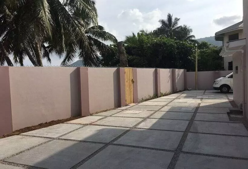 Shanaz Beachside Retreat