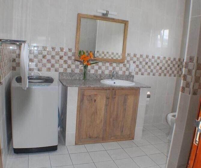 Shanaz Beachside Retreat