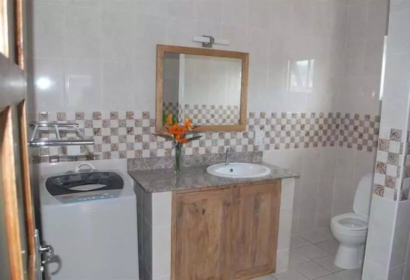 Shanaz Beachside Retreat