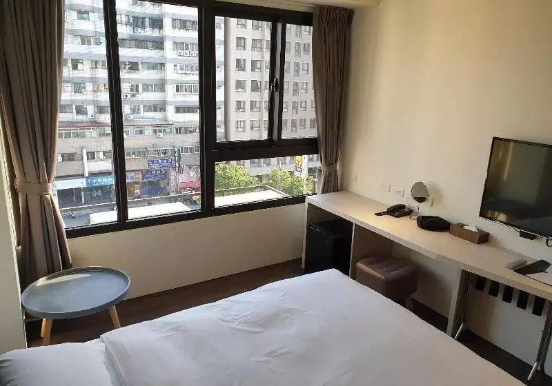 Check Inn Express Taichung Fuxing