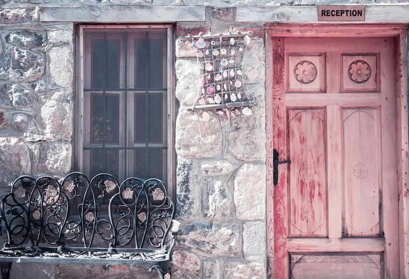 هتل Kaya Guest House