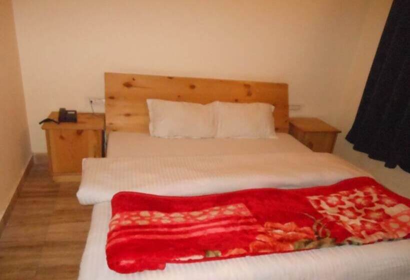 בית מלון כפרי Parth Regency