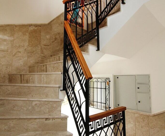 Cesme Kale Tas Apart