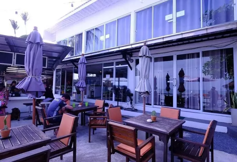 Chill Inn Lamai Hostel & Beach Cafe