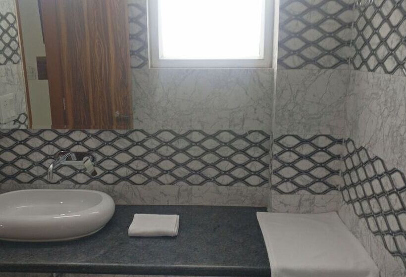 Corooms Sanvi Hotels Unitech Cyber Park