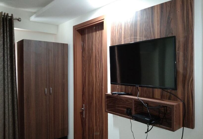 Corooms Sanvi Hotels Unitech Cyber Park