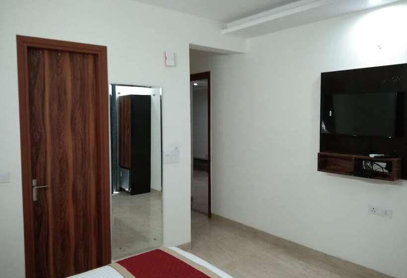 Corooms Sanvi Hotels Unitech Cyber Park