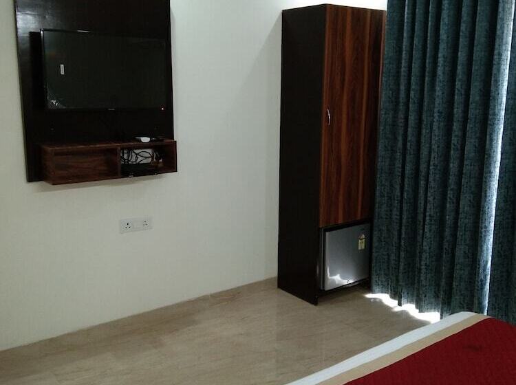 Corooms Sanvi Hotels Unitech Cyber Park