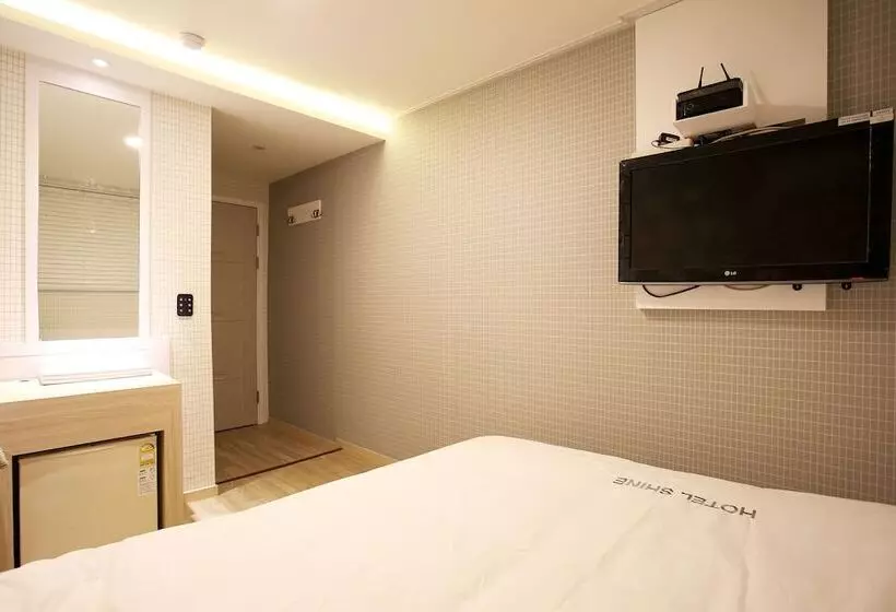 Hotel Shine
