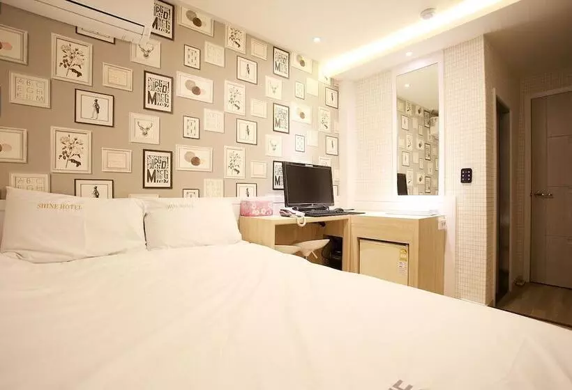 Hotel Shine