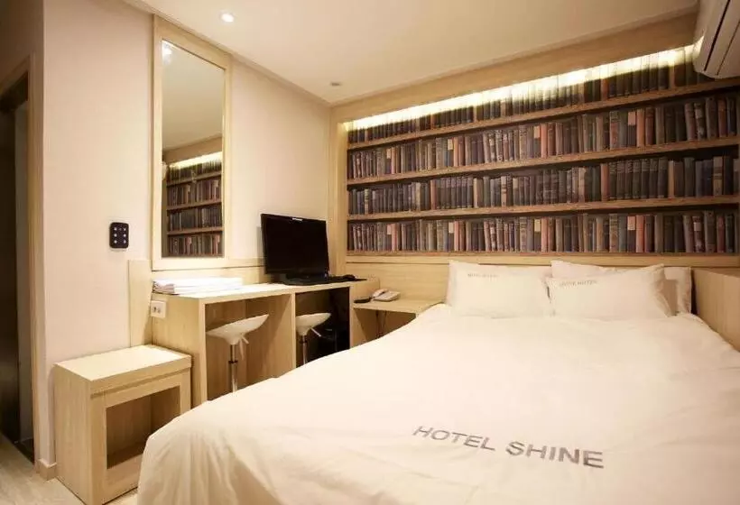 Hotel Shine