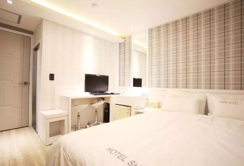 Hotel Shine