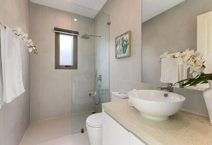 Villa White Orchid