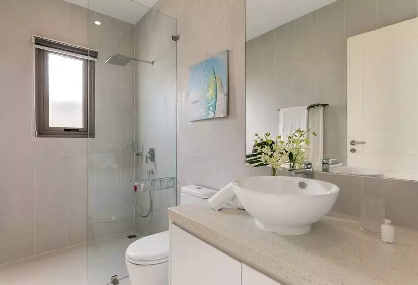 Villa White Orchid