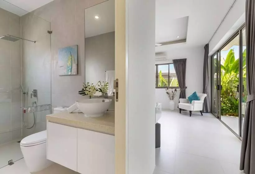 Villa White Orchid