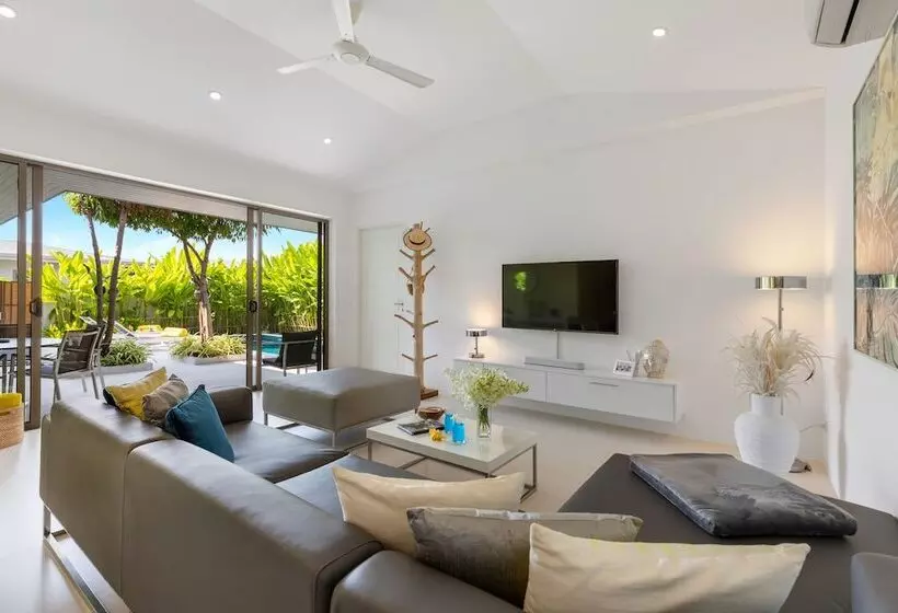 Villa White Orchid