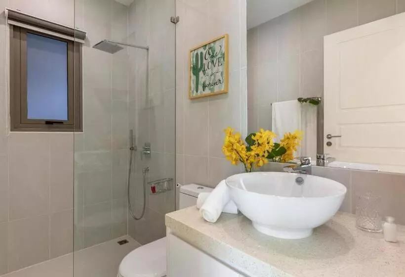 Villa White Orchid
