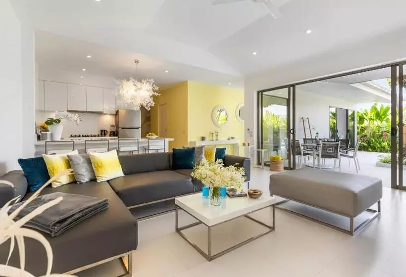 Villa White Orchid