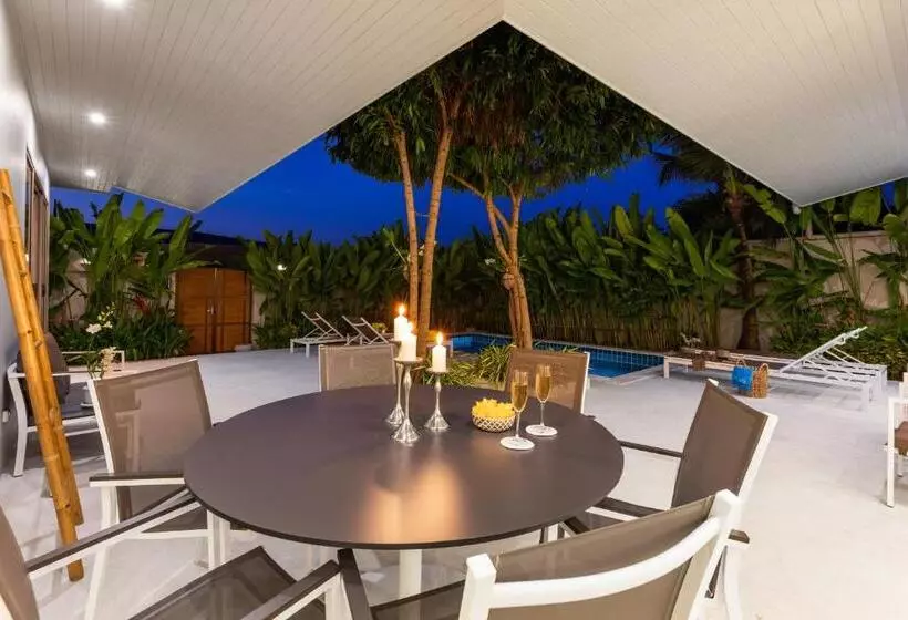 Villa White Orchid