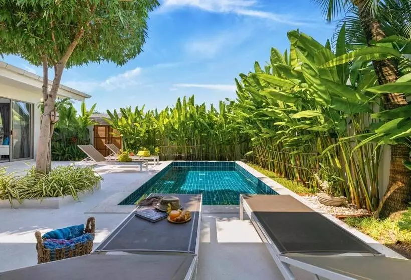 Villa White Orchid