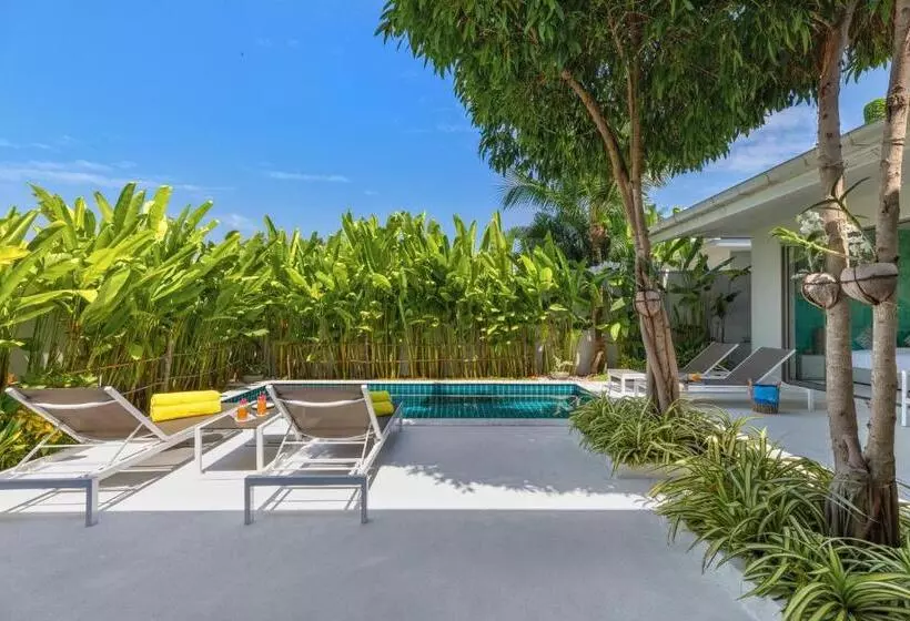 Villa White Orchid