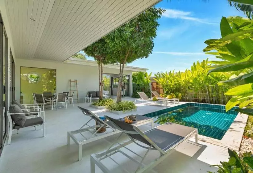 Villa White Orchid