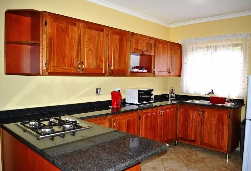 Aamiaismajoitus (B&B) Mount Azimbo Lodge