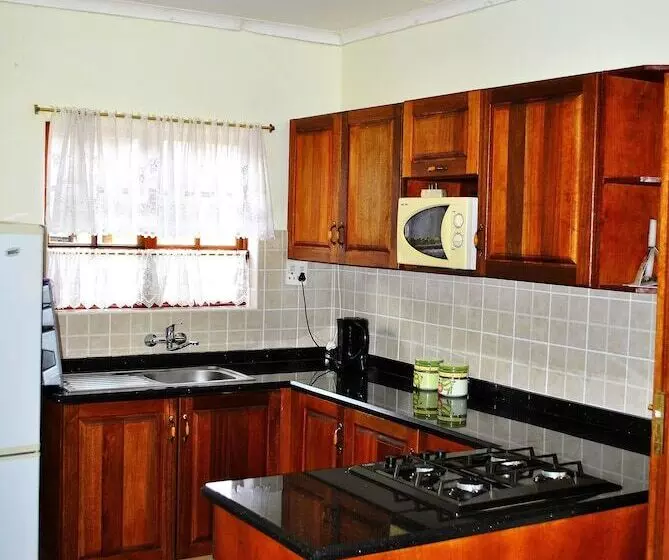 Aamiaismajoitus (B&B) Mount Azimbo Lodge